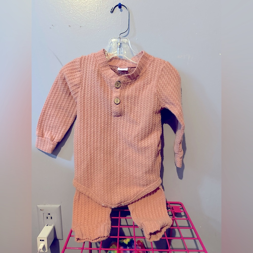 Baby 2 piece pajama set.